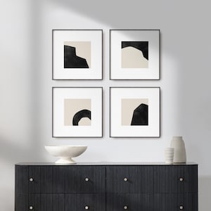 Japandi Minimalist Art Gallery Set mit 4 quadratischen Drucken - schwarze und beige einfache abstrakte Formen auf weiß - druckbare wabi sabi Wanddekoration