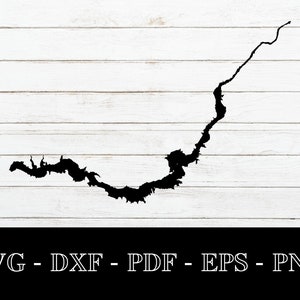 Könnte beinhalten: Schwarze Silhouette eines Sees oder Flusses mit einer gewundenen Form. Das Bild ist auf einem weißen Holzmaserungshintergrund.
