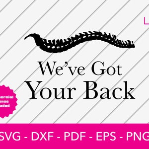 Può includere: Grafica nera di una colonna vertebrale sopra il testo "We've Got Your Back". L'immagine include un'icona di download rosa e un badge rosa con la scritta "Commercial License Included". La parte inferiore dell'immagine presenta il testo "SVG - DXF - PDF - EPS - PNG".