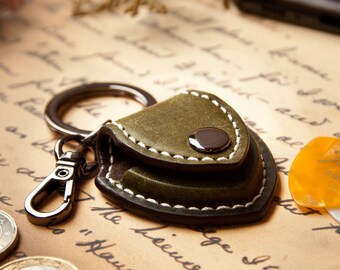 Premium Leather Guitar Pick Holder, Guitar Pick Case: Pueblo Oliva by Andantannerie
