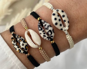 Filigree shell bracelet macrame cowrie friendship