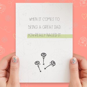 Carte Nailed It pour papa | Carte de fête des pères heureuse | carte d'anniversaire de papa | Jeu de mots drôle de Zazzle.be Liste d'envies Vous avez des idées ? Carte drôle mignonne | Carte de voeux faite main | blague papa