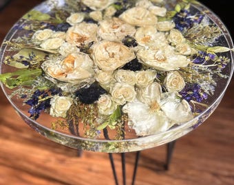 CUSTOM* Floral Epoxy Side Table ,Bouquet preservation,Wedding flower, resin side table with dried flowers,Resin side table with flowers