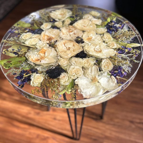 CUSTOM* Floral Epoxy Side Table ,Bouquet preservation,Wedding flower, resin side table with dried flowers,Resin side table with flowers