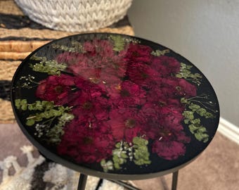 CUSTOM* Criss cross leg-Metal Rimmed Epoxy Side Table ,Bouquet preservation,Wedding flower, resin side table with dried flowers