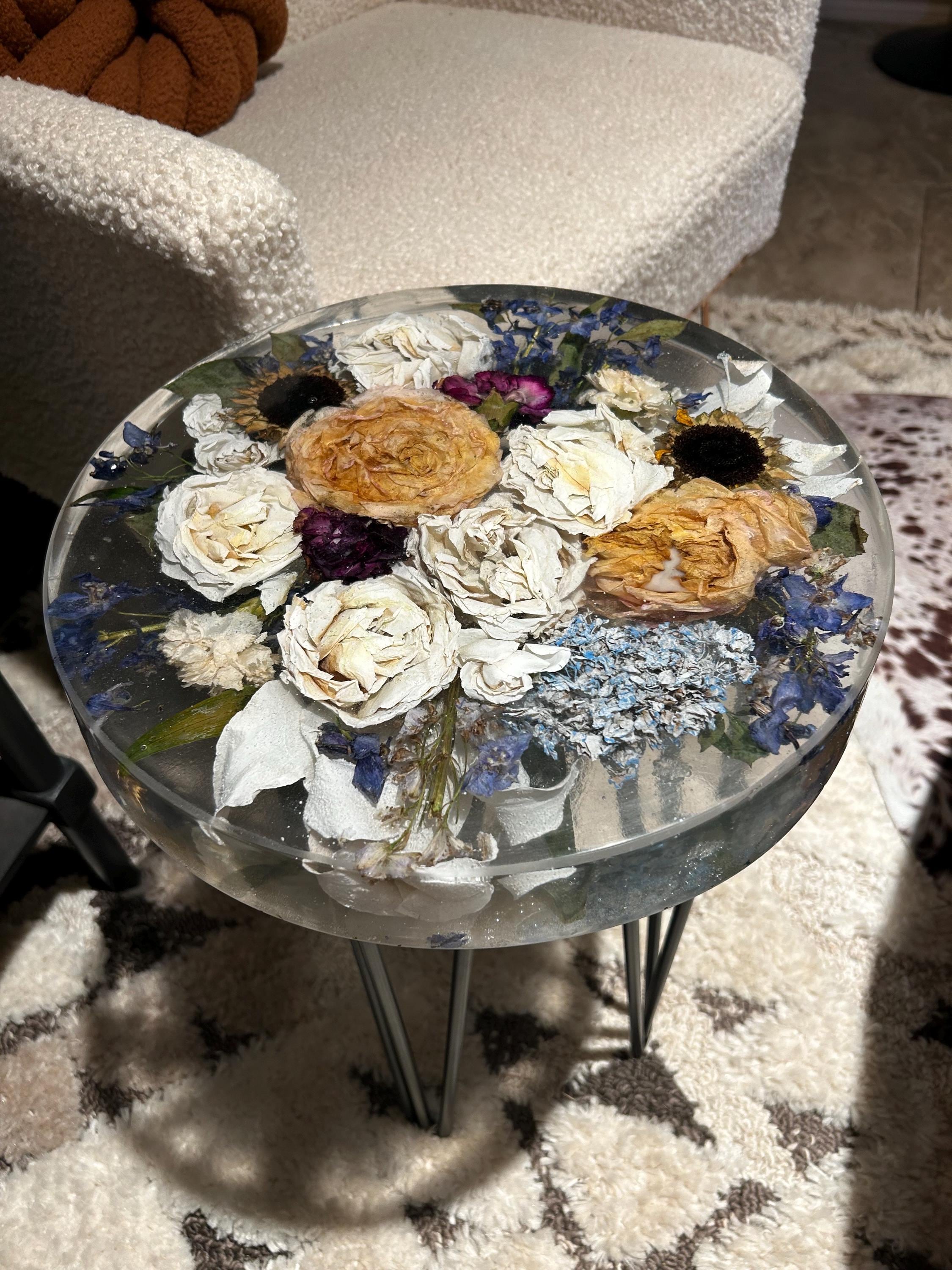 レジンサイドテーブル　題名　　FLOWER　 レジンサイドテーブル 題名 SNOW FLOWER RIVER - テーブル・机販売 中