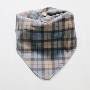 Bavoir bandana à carreaux Fraser - cadeau bébé Outlander, bavoir bandana pour bébé, bavoir bandana à carreaux, cadeau bébé automne, bébé moderne, bébé tendance,