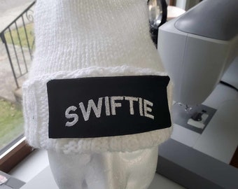 Swiftie open top beanie in white yarn w black patch