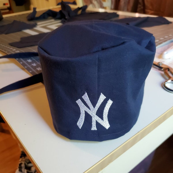 NY Yankees tie back scrub hat