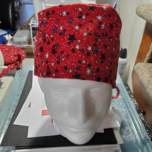 Stars on red tie back scrub hat