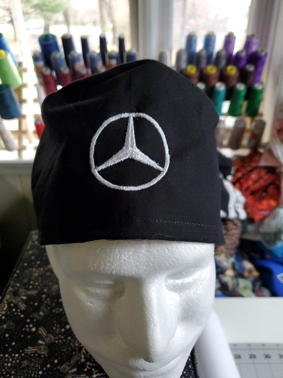 Mercedes su cappello nero con cravatta posteriore -  Italia
