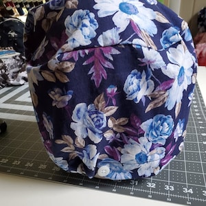 XL / XXL toggle scrub hat w buttons and roses on navy fabric