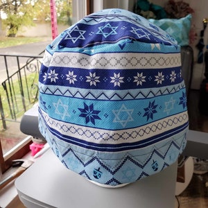 XL / XXL Hanukkah light blue scrub hat
