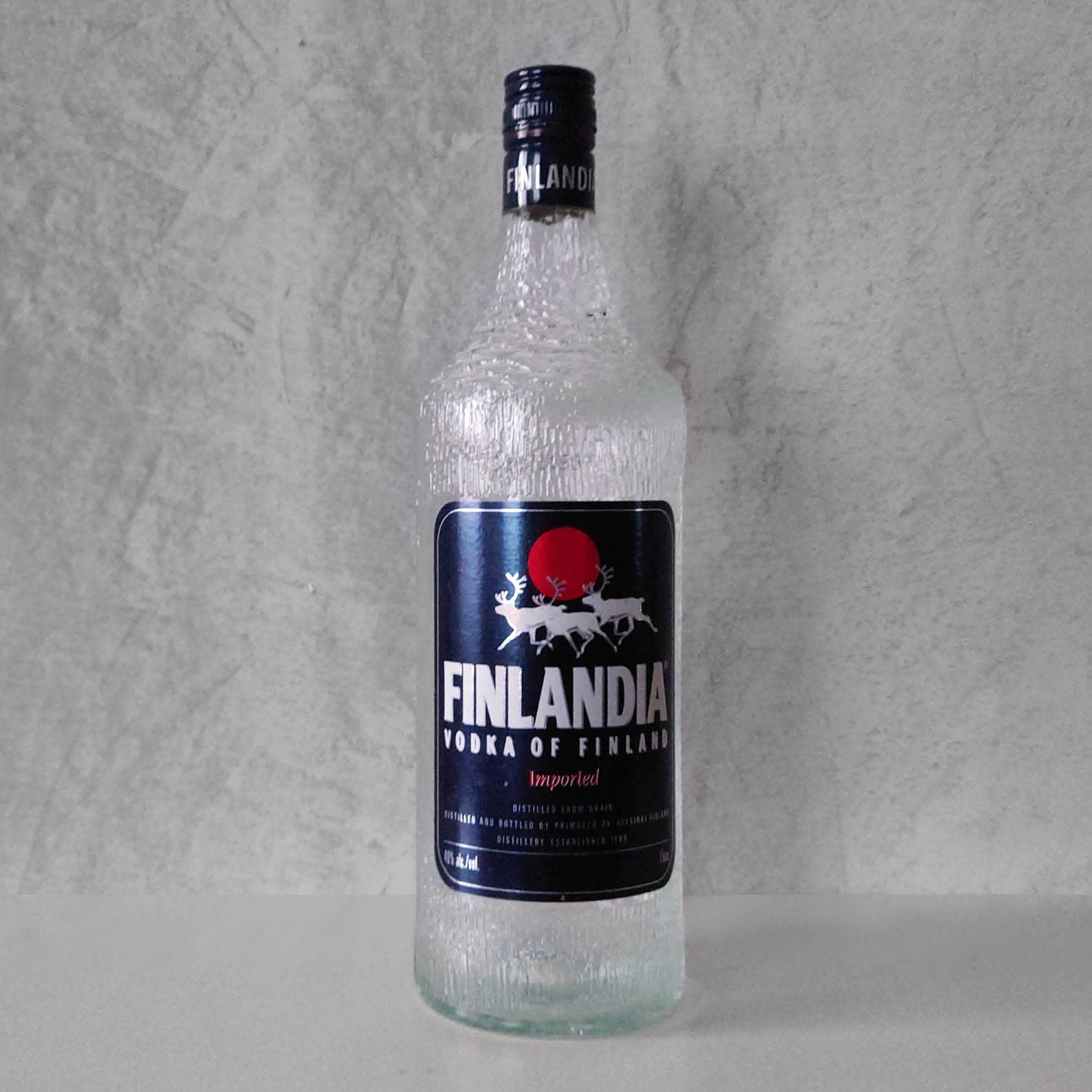 古酒　Tapio Wirkkala　FINLANDIA ウォッカ 1000ml A small vintage bottle of Finlandia Vodka. Design: Tapio