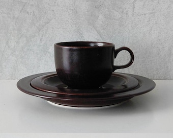 Finnish Arabia factory's  KR-model coffee cup, saucer and dessert plate, Inkeri Leivo