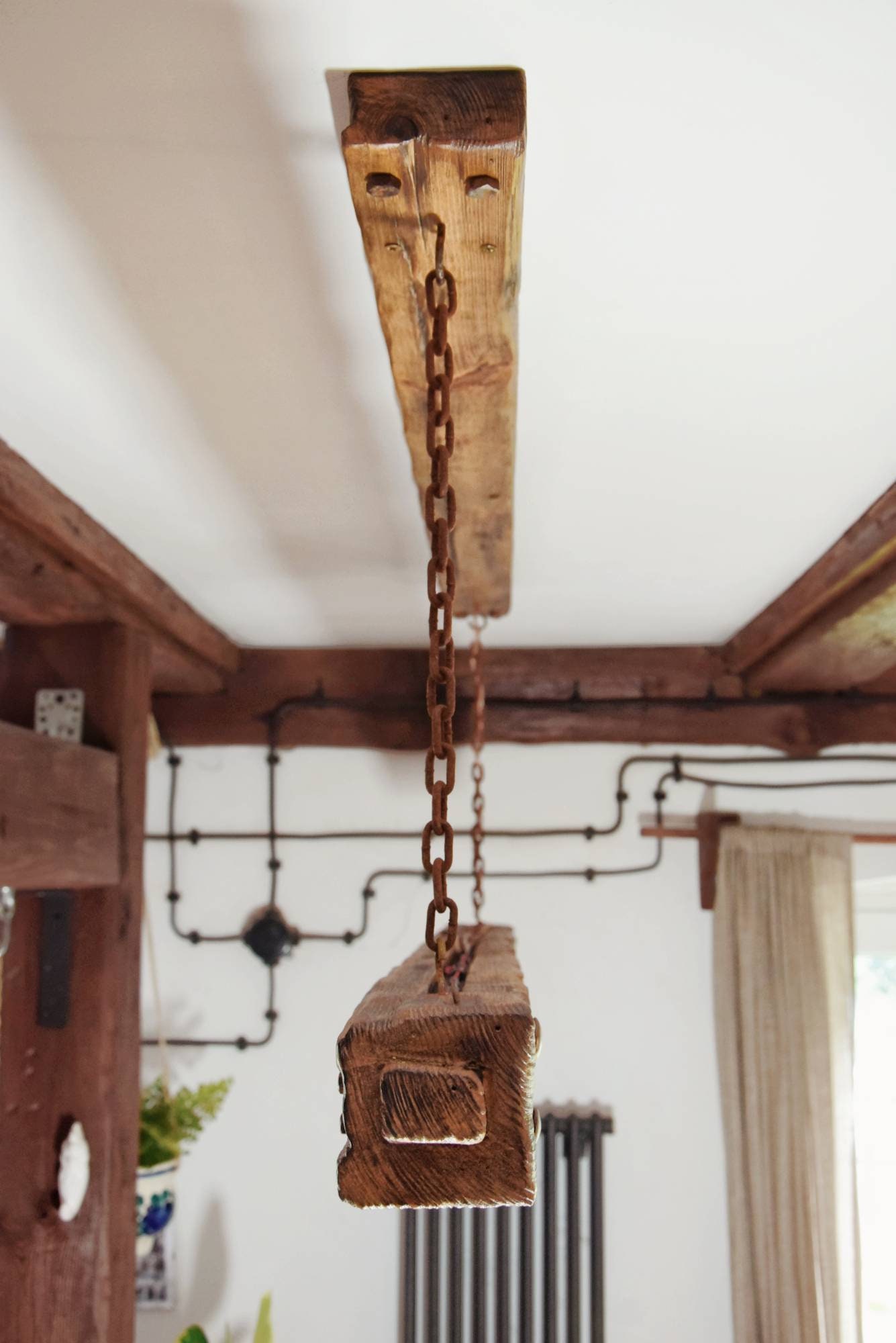 特別セーフ Wooden Long With Style Rustic in Chains on Hanging Lamp Beam アンティーク雑貨