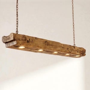 Duża drewniana lampa z belki wisząca na łańcuchach w stylu rustykalnym. Wyjątkowa lampa z drewna z 5 żarówkami LED wykonana ręcznie