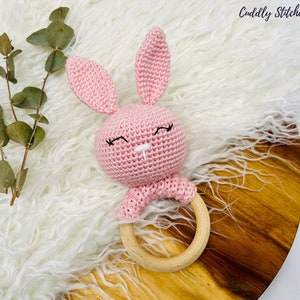 Sleepy bunny crochet rattle pattern, crochet baby rattle, crochet wooden rattle, Amigurumi bunny pattern image 3