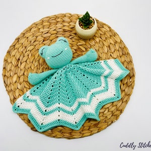 Crochet frog lovey pattern, Amigurumi frog lovey blanket, crochet security blanket image 7