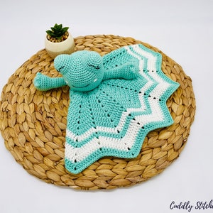 Crochet frog lovey pattern, Amigurumi frog lovey blanket, crochet security blanket image 4