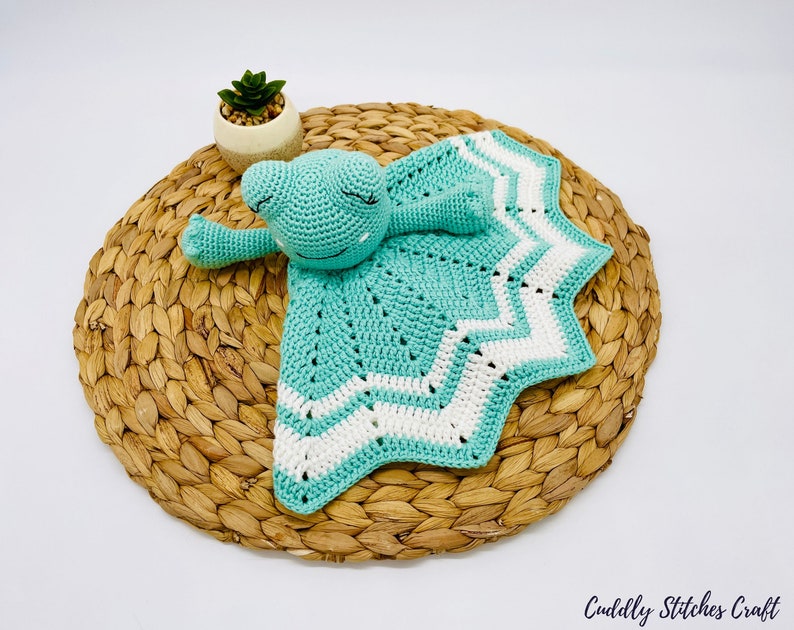 Crochet frog lovey pattern, Amigurumi frog lovey blanket, crochet security blanket image 4