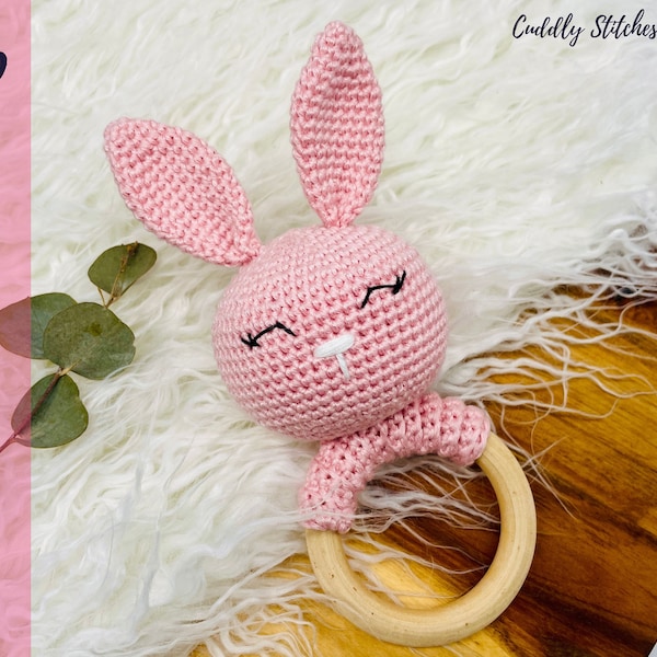 Sleepy bunny crochet rattle pattern, crochet baby rattle, crochet wooden rattle, Amigurumi bunny pattern