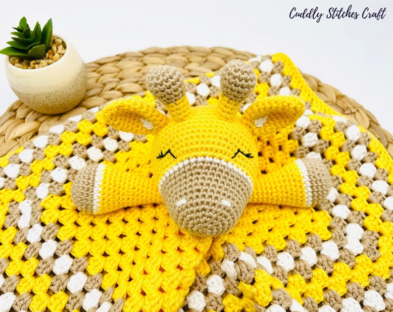 Crochet giraffe lovey pattern, Amigurumi giraffe lovey blanket, crochet security blanket pattern image 3