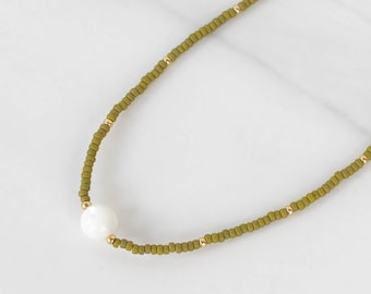 Green Seed Bead Choker Necklace with Mother of Pearl, Handmade Beaded Necklace, Layering Seed Bead Necklace, Green Necklace, Gold Clasp