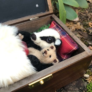 Little Badger OOAK, Needle Felted Sleeping Badger, Badger in an Enchanted Box, Woodland Animal, Fairytale toy, Sweet Dreams, Ecofriendly toy image 5