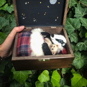 Little Badger OOAK, Needle Felted Sleeping Badger, Badger in an Enchanted Box, Woodland Animal, Fairytale toy, Sweet Dreams, Ecofriendly toy image 2