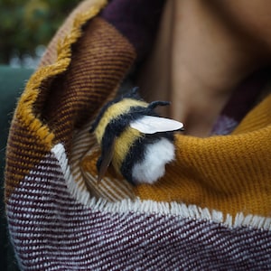 Bumblebee brooch, Insect jewellery, Insect pin, Bumblebee accessories, Gift for her, Insect hair clip, Realistic OOAK Bumblebee