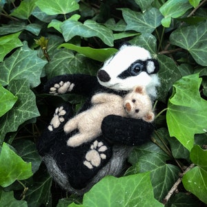 Little Badger OOAK, Needle Felted Sleeping Badger, Badger in an Enchanted Box, Woodland Animal, Fairytale toy, Sweet Dreams, Ecofriendly toy image 3