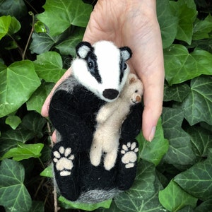 Little Badger OOAK, Needle Felted Sleeping Badger, Badger in an Enchanted Box, Woodland Animal, Fairytale toy, Sweet Dreams, Ecofriendly toy image 4