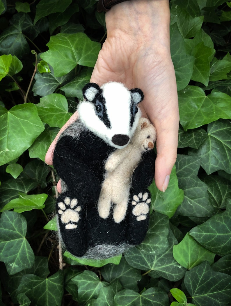 Little Badger OOAK, Needle Felted Sleeping Badger, Badger in an Enchanted Box, Woodland Animal, Fairytale toy, Sweet Dreams, Ecofriendly toy image 4