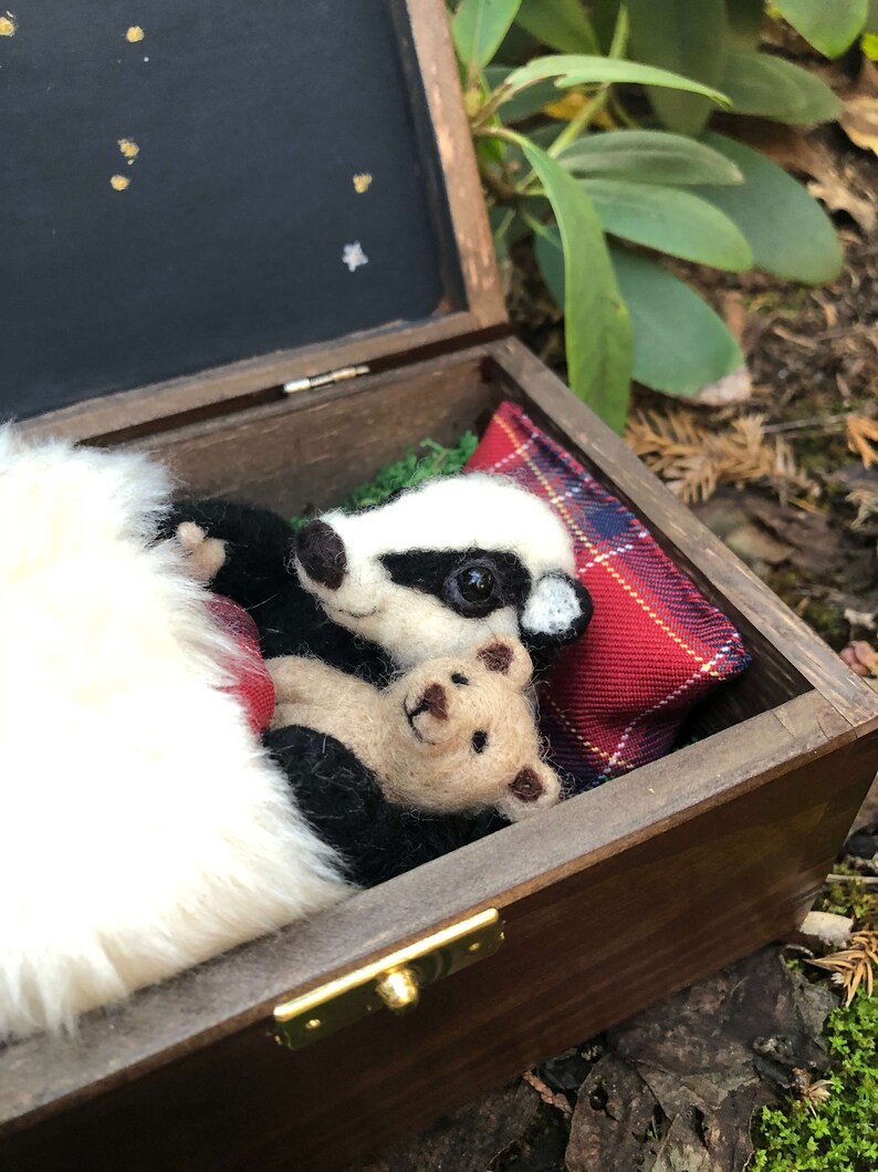 Little Badger OOAK, Needle Felted Sleeping Badger, Badger in an Enchanted Box, Woodland Animal, Fairytale toy, Sweet Dreams, Ecofriendly toy image 5