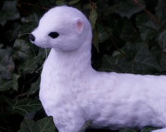 Hermine feutrée à l’aiguille, Ermine OOAK, figurine de Minks, Animaux de compagnie feutrés à l’aiguille, Belette blanche, Figurine Stoat, Dame avec une Hermine