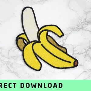 Könnte beinhalten: Gestickter Aufnäher einer geschälten Banane. Die Banane ist gelb mit einem braunen Schalenrand und weißem Bananen-Fruchtfleisch. Der Aufnäher hat eine schwarze Umrandung. Der Text "DIRECT DOWNLOAD" befindet sich unten in einem grünen Rechteck.