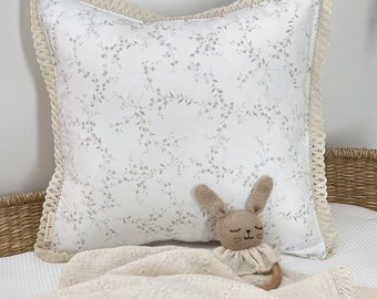 Cushion -  with lace Annabella