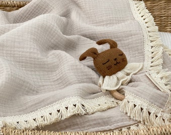 Children's blanket in light beige chiffon double thickness and trimmed with fringe