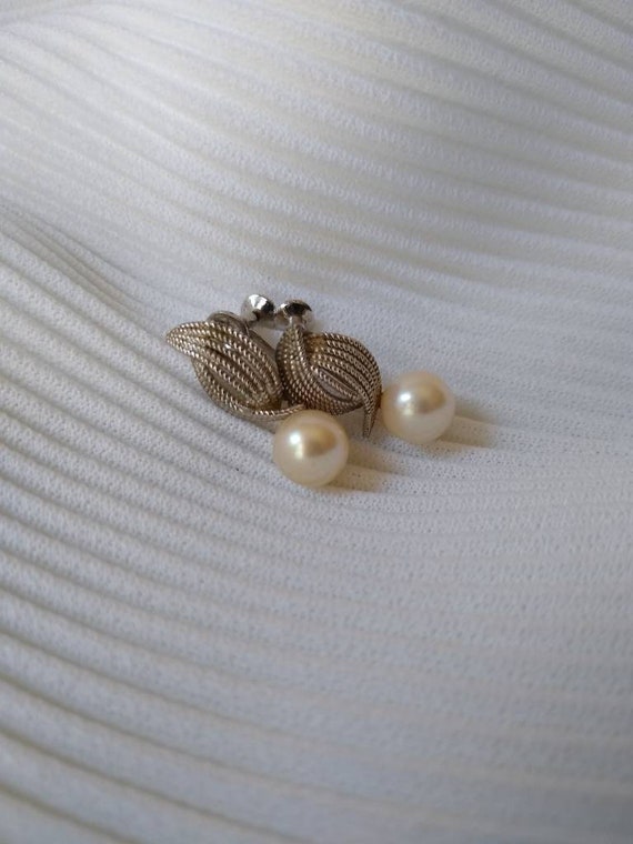 Vintage Sterling Leaf and Pearl Screw Back Earrin… - image 2