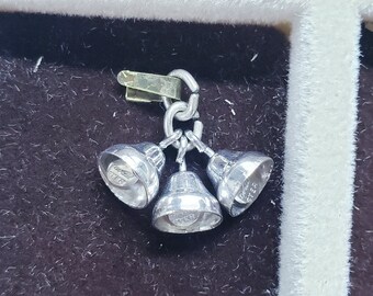 Spring-lock Clasp 9 Inches Charm Bracelet Charm Bracelet Handlinked Silvertone Bell Clusters