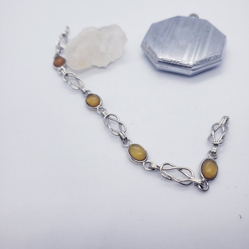 7 Inches Sterling Silver Oval Amber Cabochon Bracelet with Interlocking Loop Links