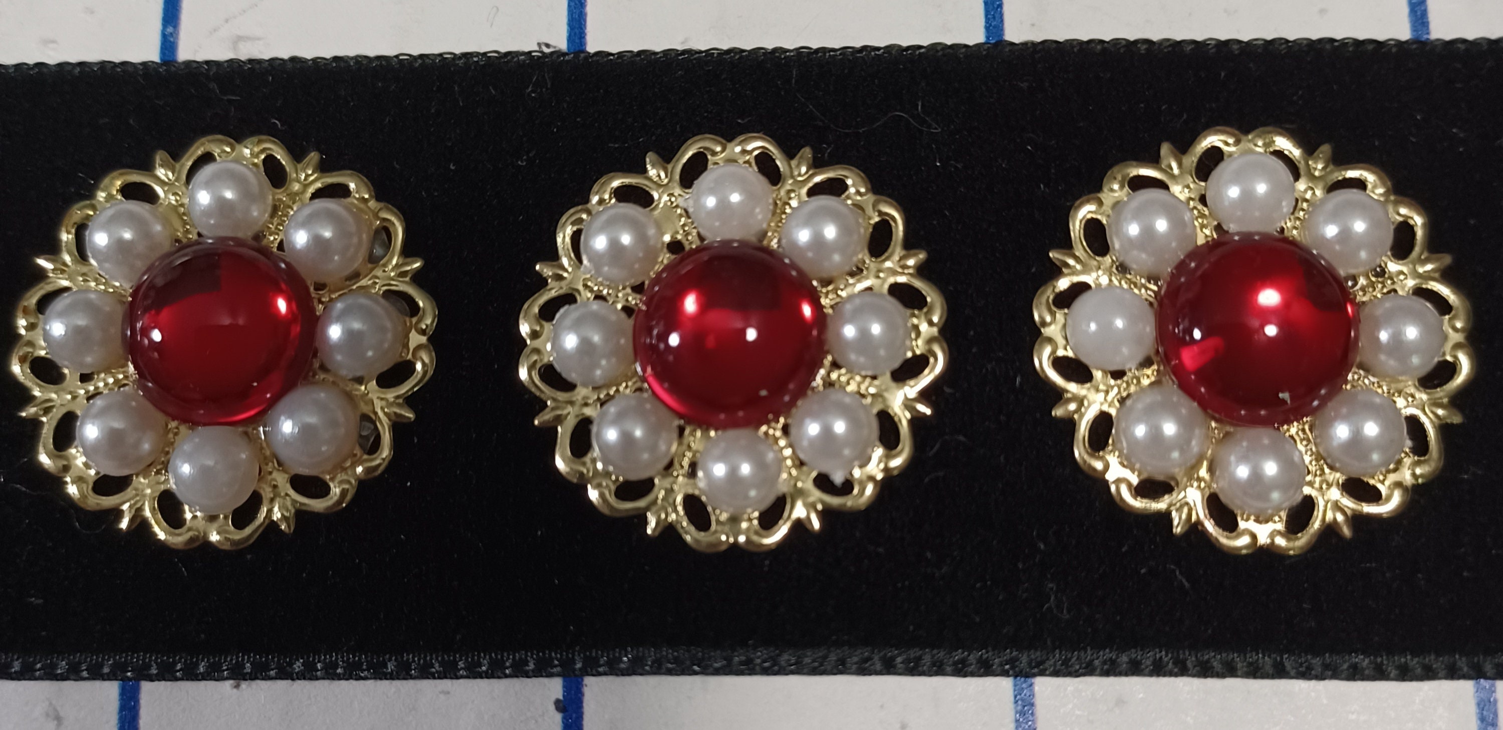 Round golden ouches with red cabochon and small pearls