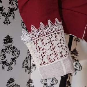 Eugene&#39;s lace cuffs