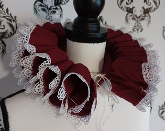 The Red Queen&#39;s Elizabethan ruff