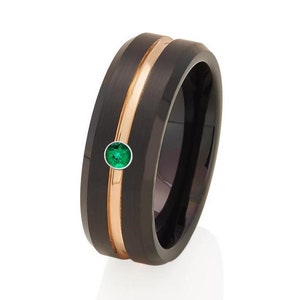 Anello in tungsteno nero con smeraldo: fede nuziale con scanalatura in oro rosa