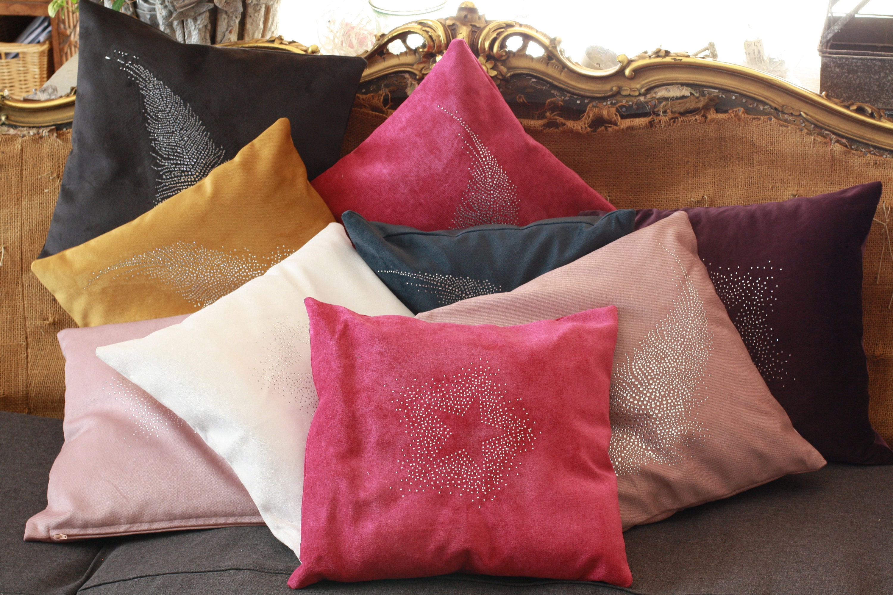 Coussin Velours à Motif Strass Étoile ou Plume