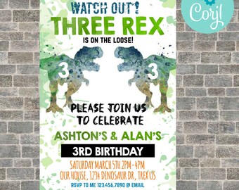 Puede incluir: Una invitación imprimible con temática de dinosaurios. La invitación presenta el texto "Watch Out! Three Rex is on the Loose!" y "Please Join Us to Celebrate Ashton's & Alan's 3rd Birthday". El diseño incluye dos siluetas de dinosaurios y detalles en acuarela verde y azul.