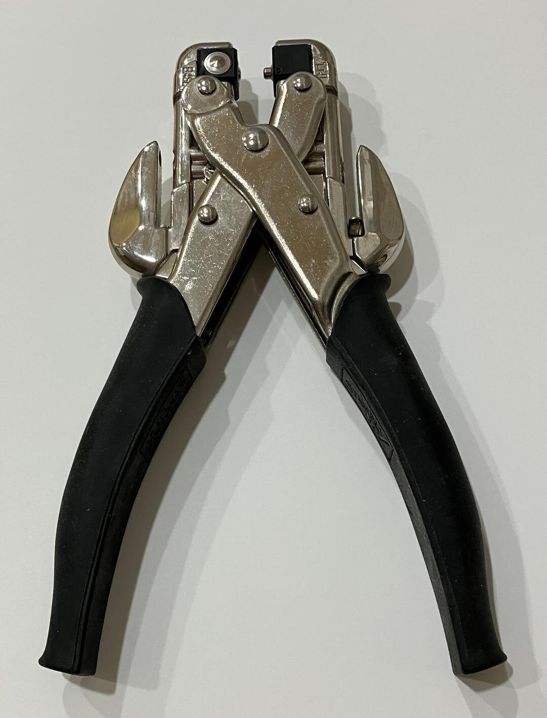 Stampin up CROP A DILE Hole Punch and Eyelet Setter Gently Used Free