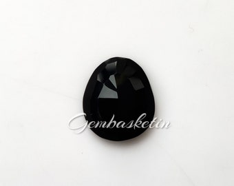 ONYX NOIR / Spinelle noir / Coupe et forme fantaisie / Taille 15.5X17.5 MM / Poids 8.75 cts / Pièce de gemme / Pierre précieuse rare / Pierre précieuse en vrac